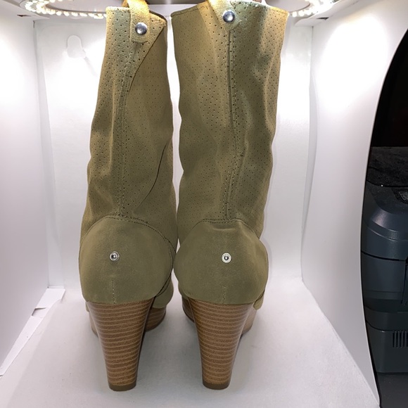 Cushion Walk Woman's Genuine Suede Perforated Heeled Boots Olive Green Size 9 - Picture 6 of 16